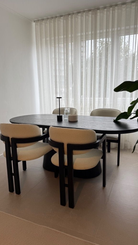 Table + 4 chaise haut de gamme, Quatre personnes, 150 à 200 cm, Comme neuf, Enlèvement