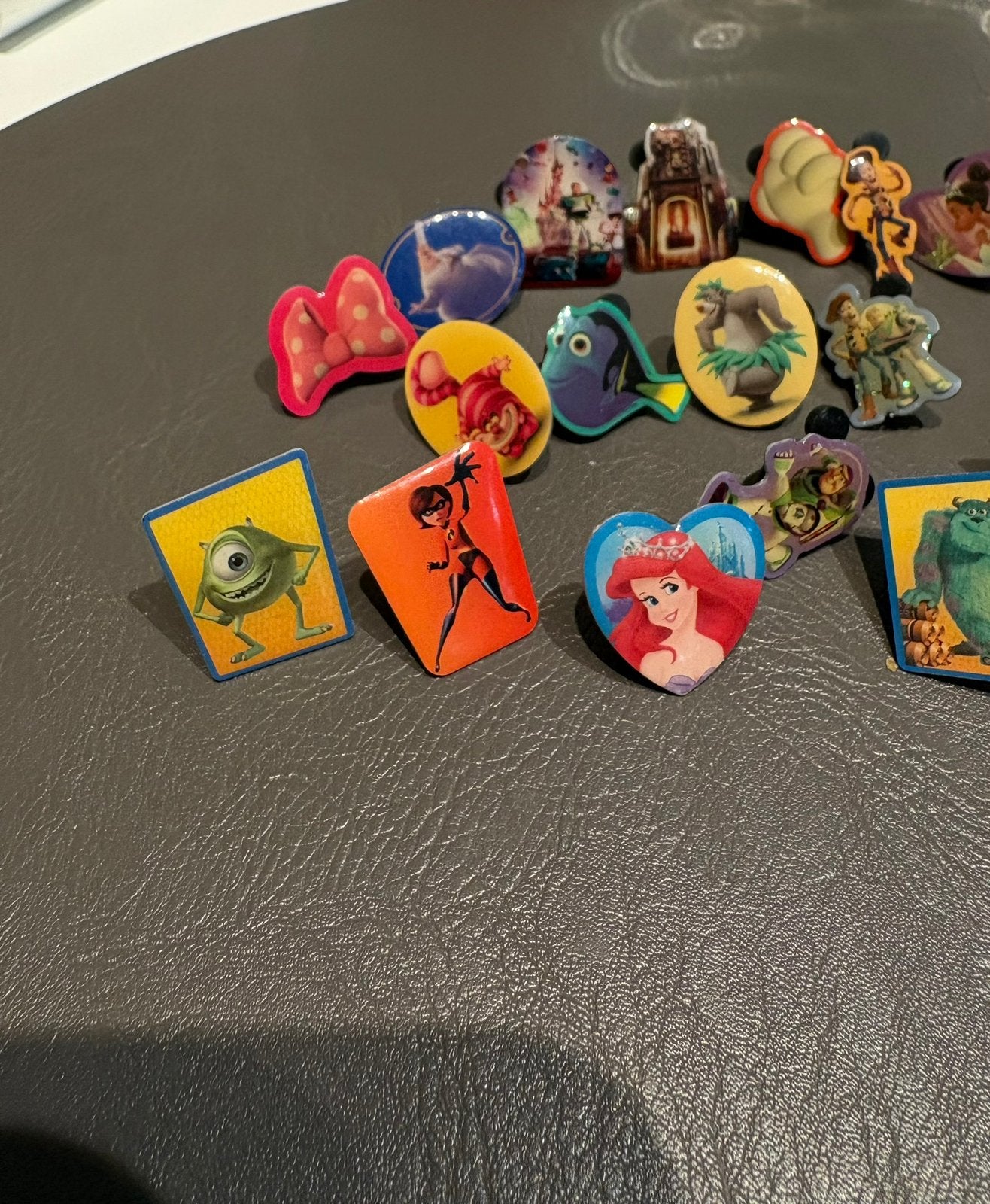 Lot 16 pins Disney / Pixar collectors, Envoi, Utilisé, Autres sujets/thèmes, Insigne ou Pin's