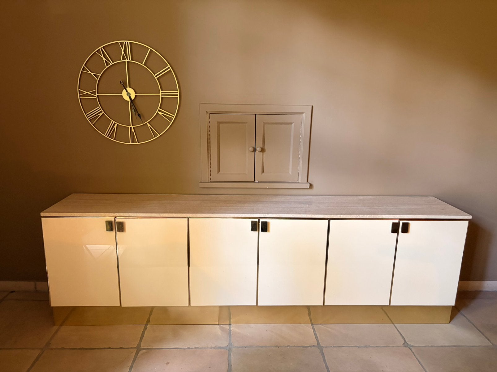 Lange vintage dressoir/ buffetkast met travertijn blad, Huis en Inrichting, Ophalen, Kunststof, Met deur(en), Zo goed als nieuw