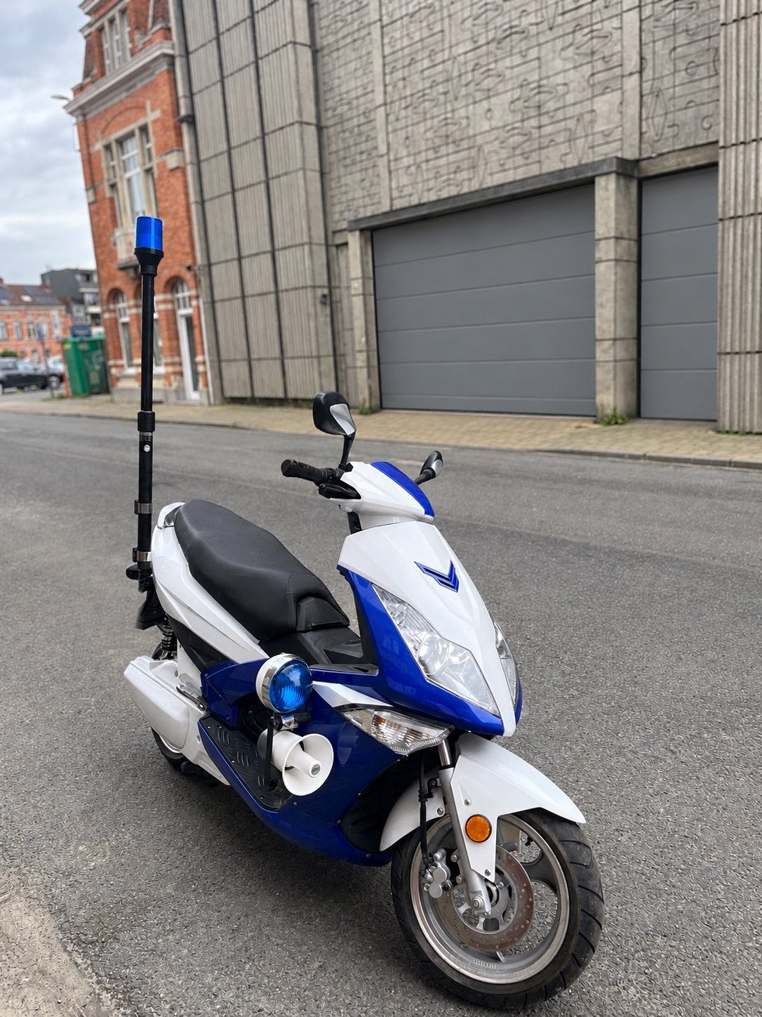 Scooter de police, Vélos & Vélomoteurs, Scooters | Peugeot, Enlèvement, Comme neuf, Électrique