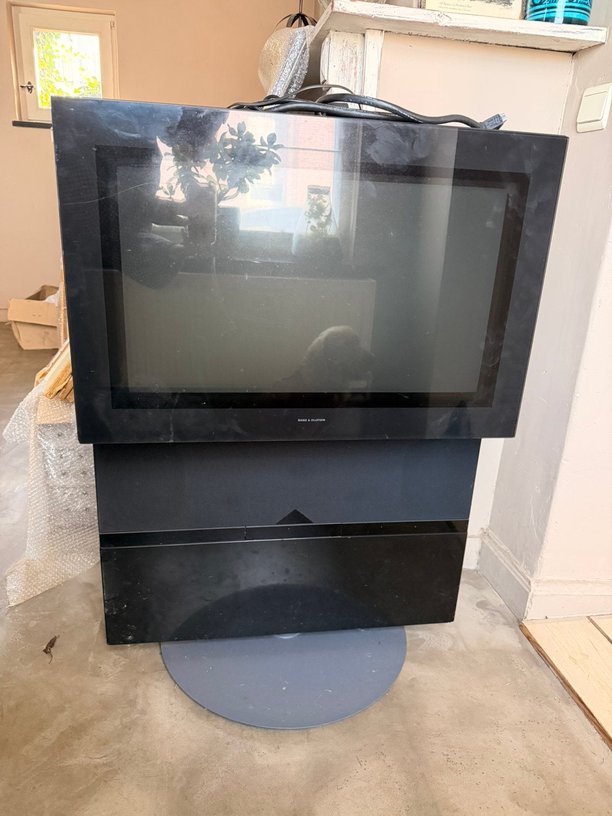 Television Bang & Olufsen, Enlèvement