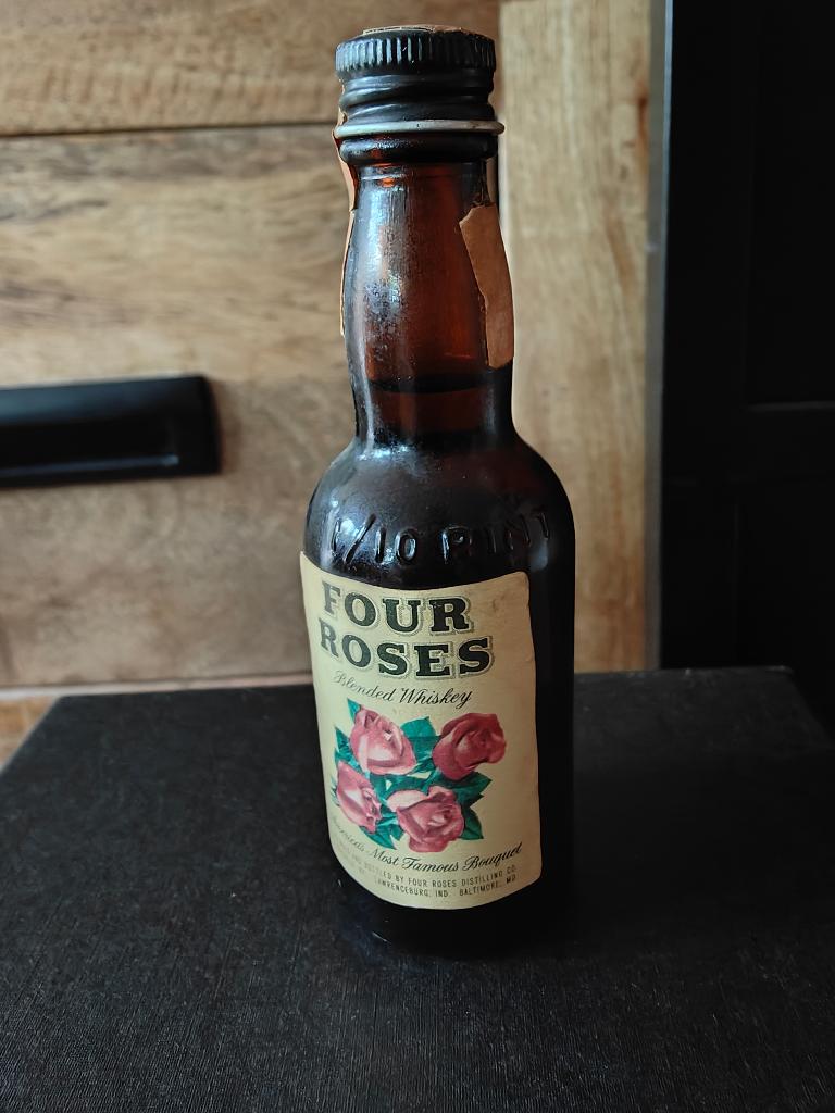 Mini bouteille vintage Four Roses 50 ml, whisky mélangé 1960, Neuf, Autres régions, Enlèvement ou Envoi, Pleine