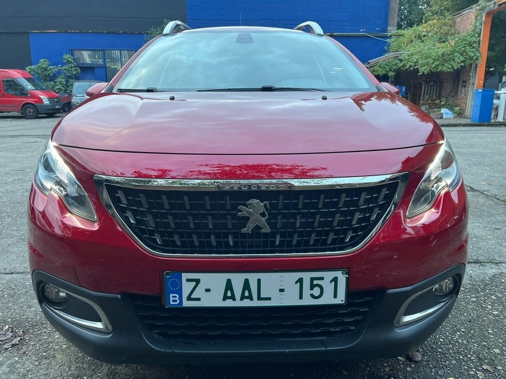 Peugeot 2008 1.2 Allure S, Autos, Rouge, Euro 6, Entreprise, Boîte manuelle