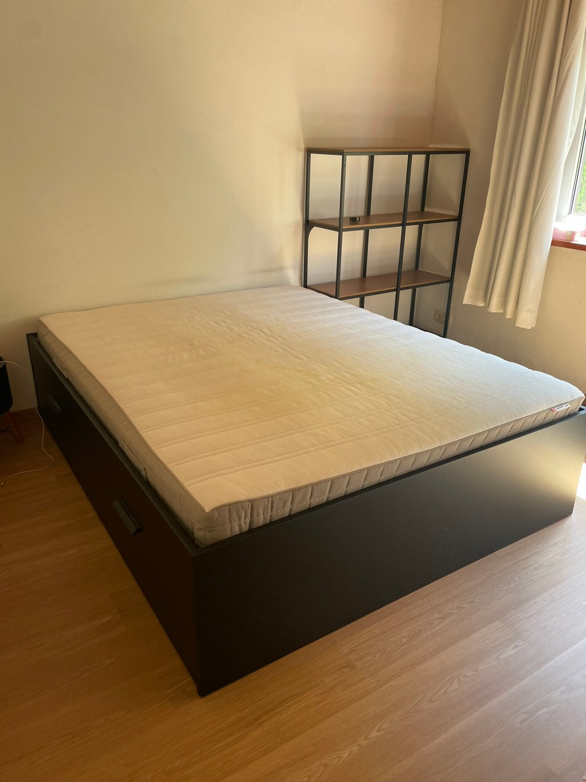 Zwart bed Ikea, Huis en Inrichting, Slaapkamer | Bedden, Gebruikt, Zwart, Ophalen