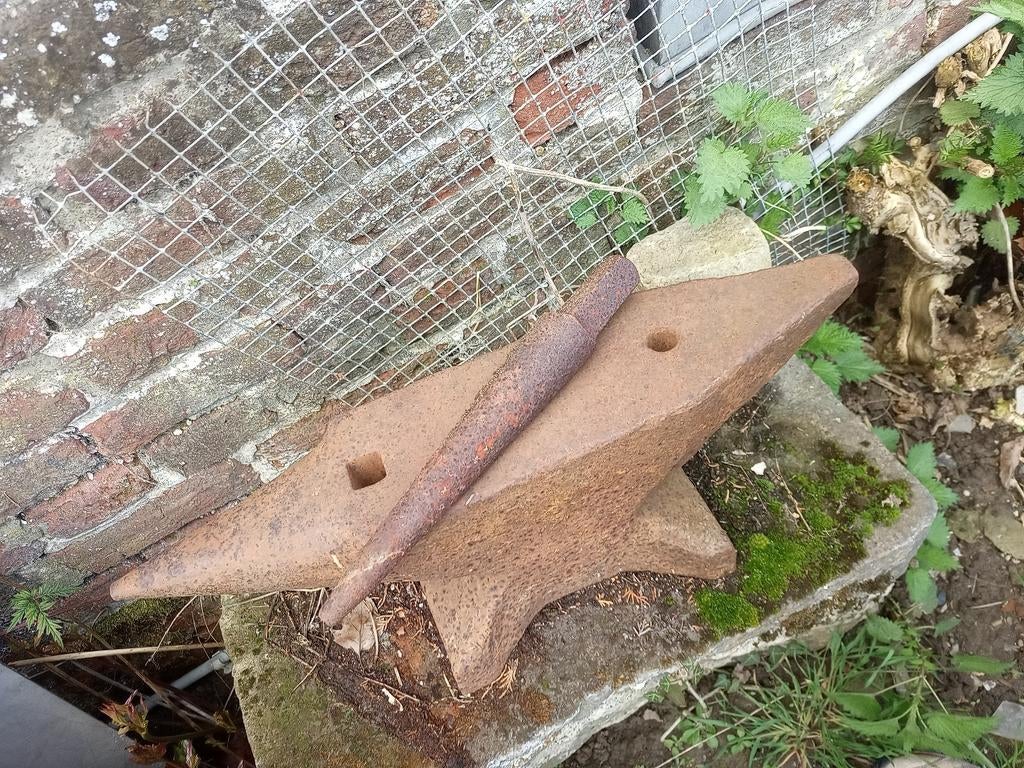 Enclume de forgeron, Enlèvement