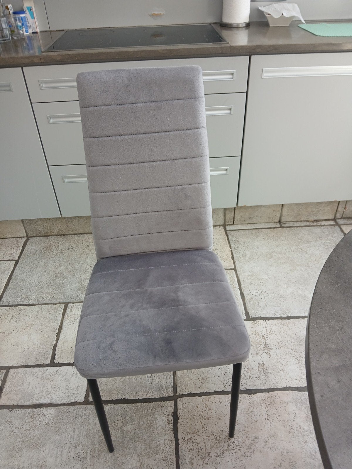 Keukenstoelen of eetkamerstoelen, Ophalen