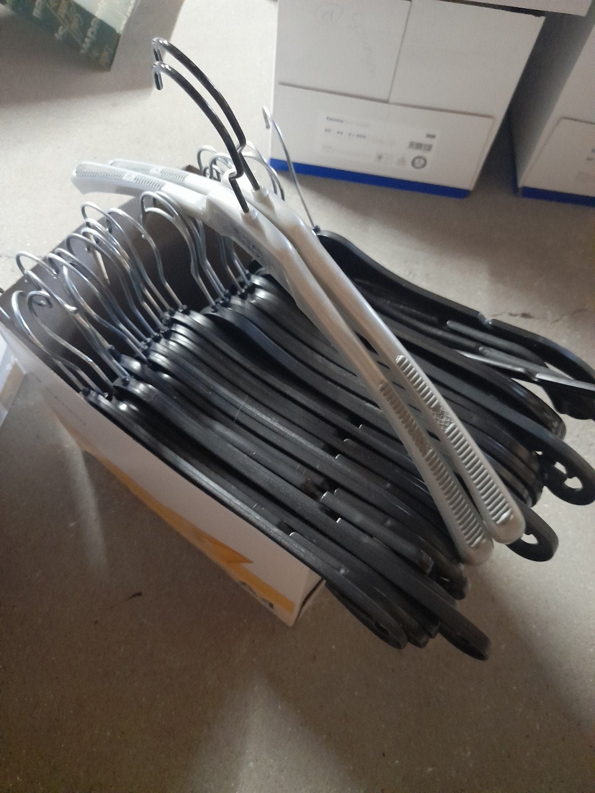 kleerhangers allerlei, Kleding | Dames, Kledinghangers, Ophalen