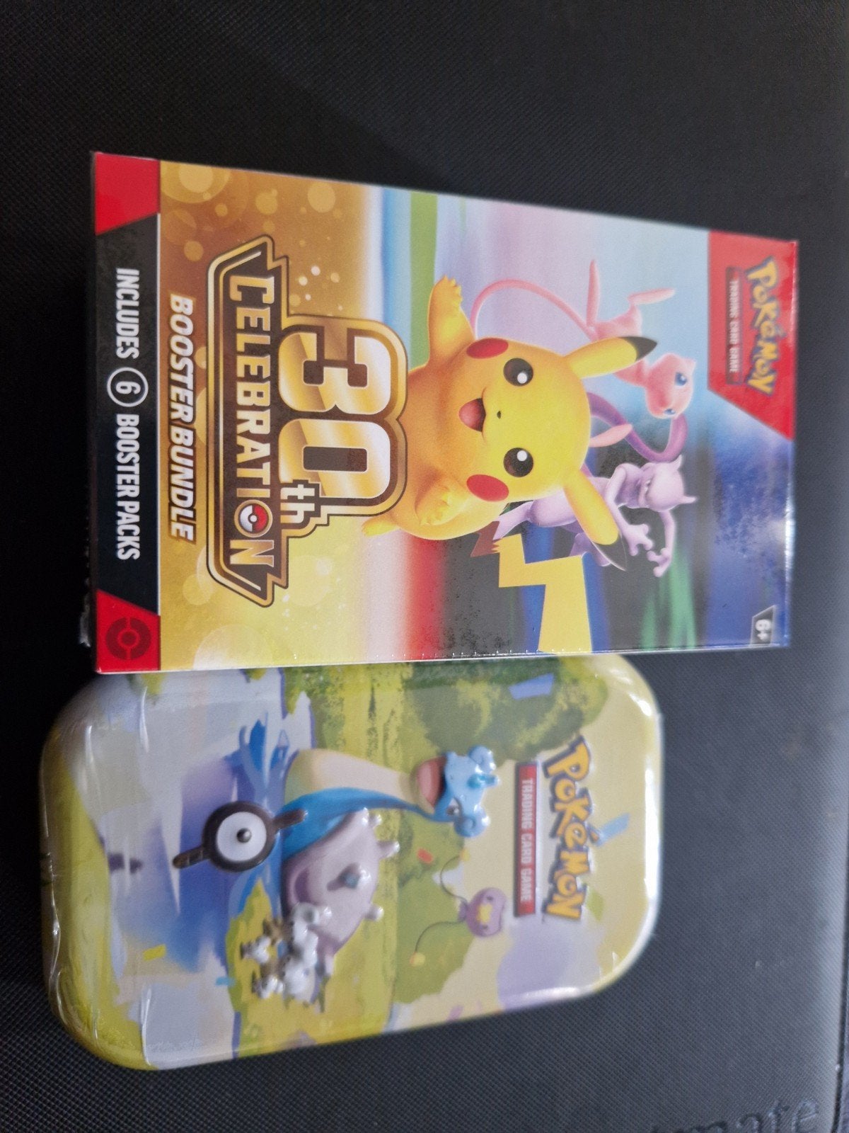 pokemon bundel + tin, Games en Spelcomputers, Ophalen of Verzenden, Nieuw