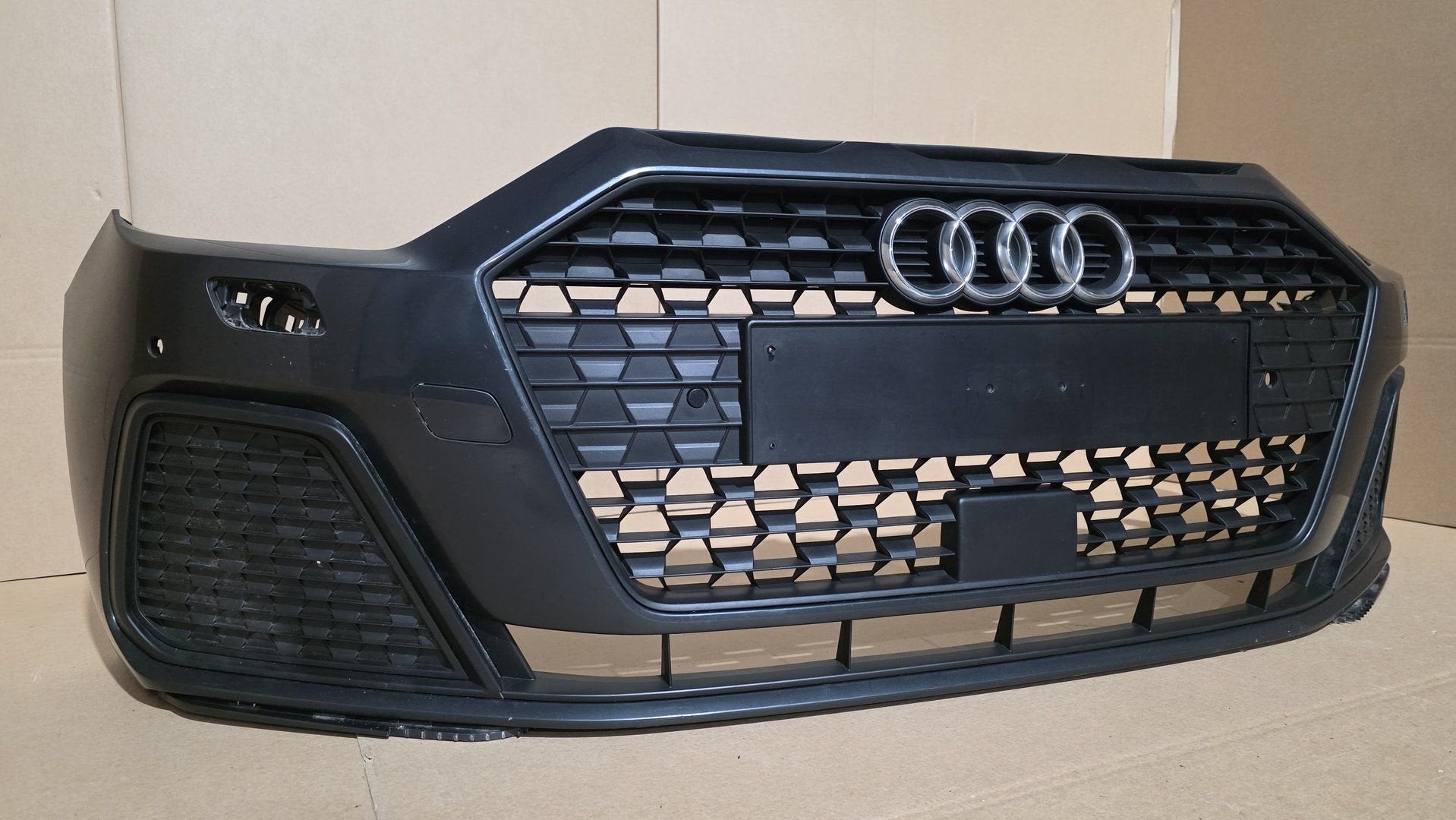 Voorbumper Audi A1 II GB 82A Basis X7L Bumper 82A807437, -, Origine de la pièce connue, Audi, Utilisé
