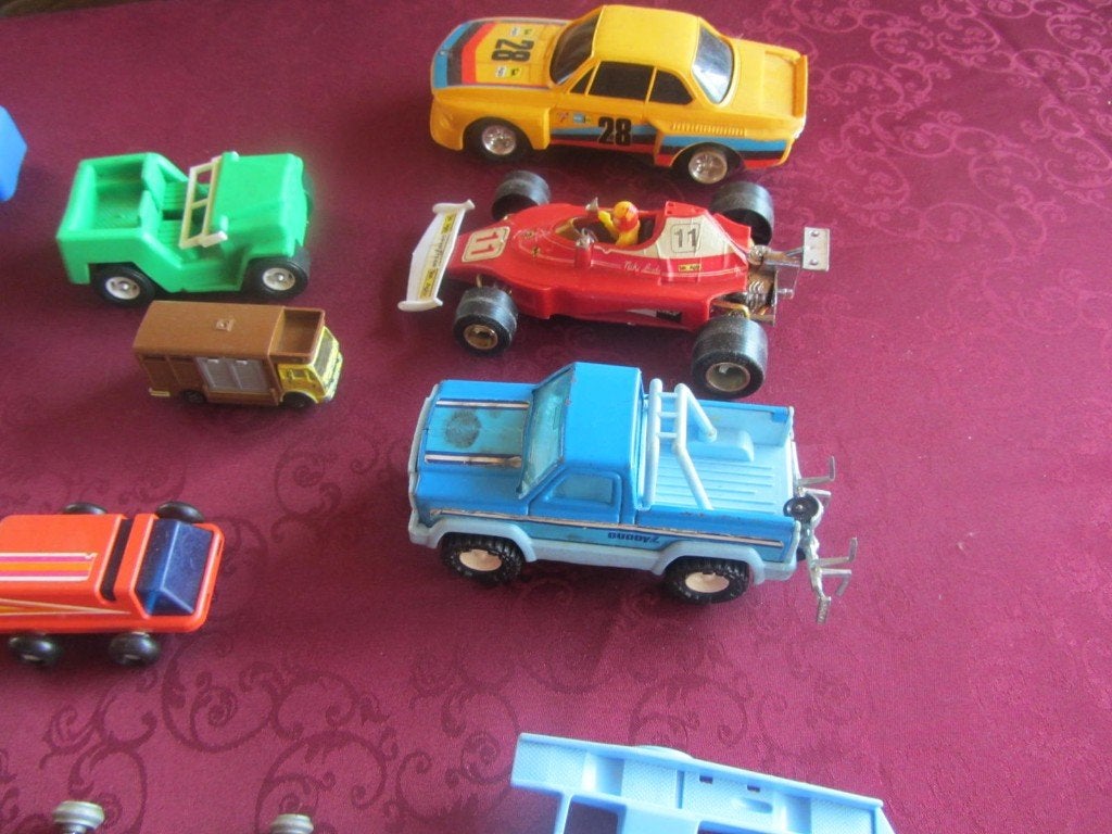 SPEELGOED AUTO s  plastiek doos (6)17stuks, Enlèvement ou Envoi, Utilisé
