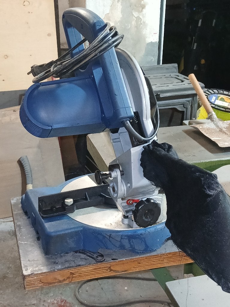 petite scie à onglets électrique, Doe-het-zelf en Bouw, Gebruikt, 70 mm of meer, 600 tot 1200 watt, Ophalen of Verzenden