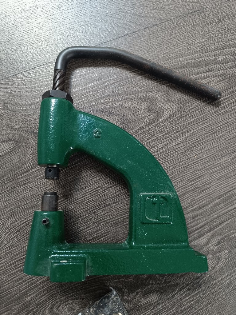 Spindelpers + extra matrijzen, Ophalen of Verzenden, Zo goed als nieuw, Knoop of Knopen