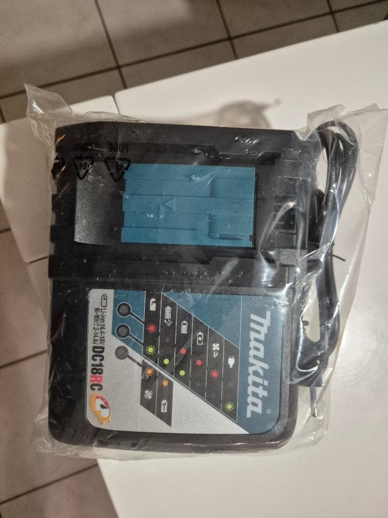 Splinternieuwe acculader Makita, Ophalen, Nieuw, Makita
