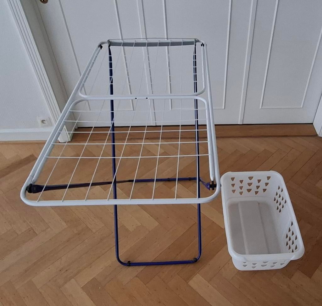 Étendoir à linge et panier à linge (BLASKA) assortis., Enlèvement, Utilisé