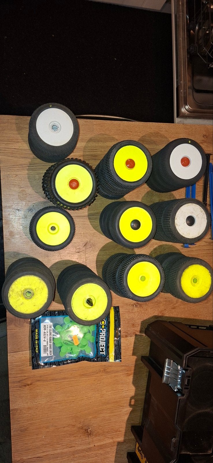 verschillende 1/8ste offroad bandensets., Hobby & Loisirs créatifs, Modélisme | Radiocommandé & Téléguidé | Autre, Enlèvement