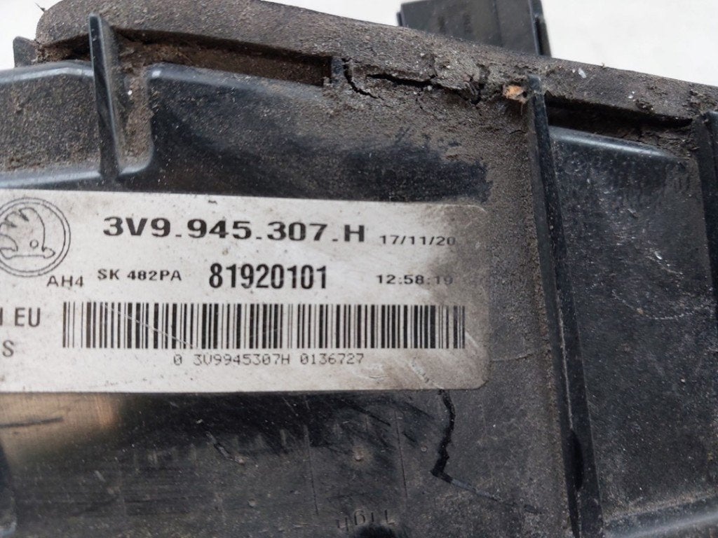 ACHTERLICHT LINKS Skoda Superb Combi (3V5) (|3V9945307H|), Gebruikt, Info@skoda-auto.de, Skoda, Max-Planck-Straße  3-5
64331  Weiterstadt, DE