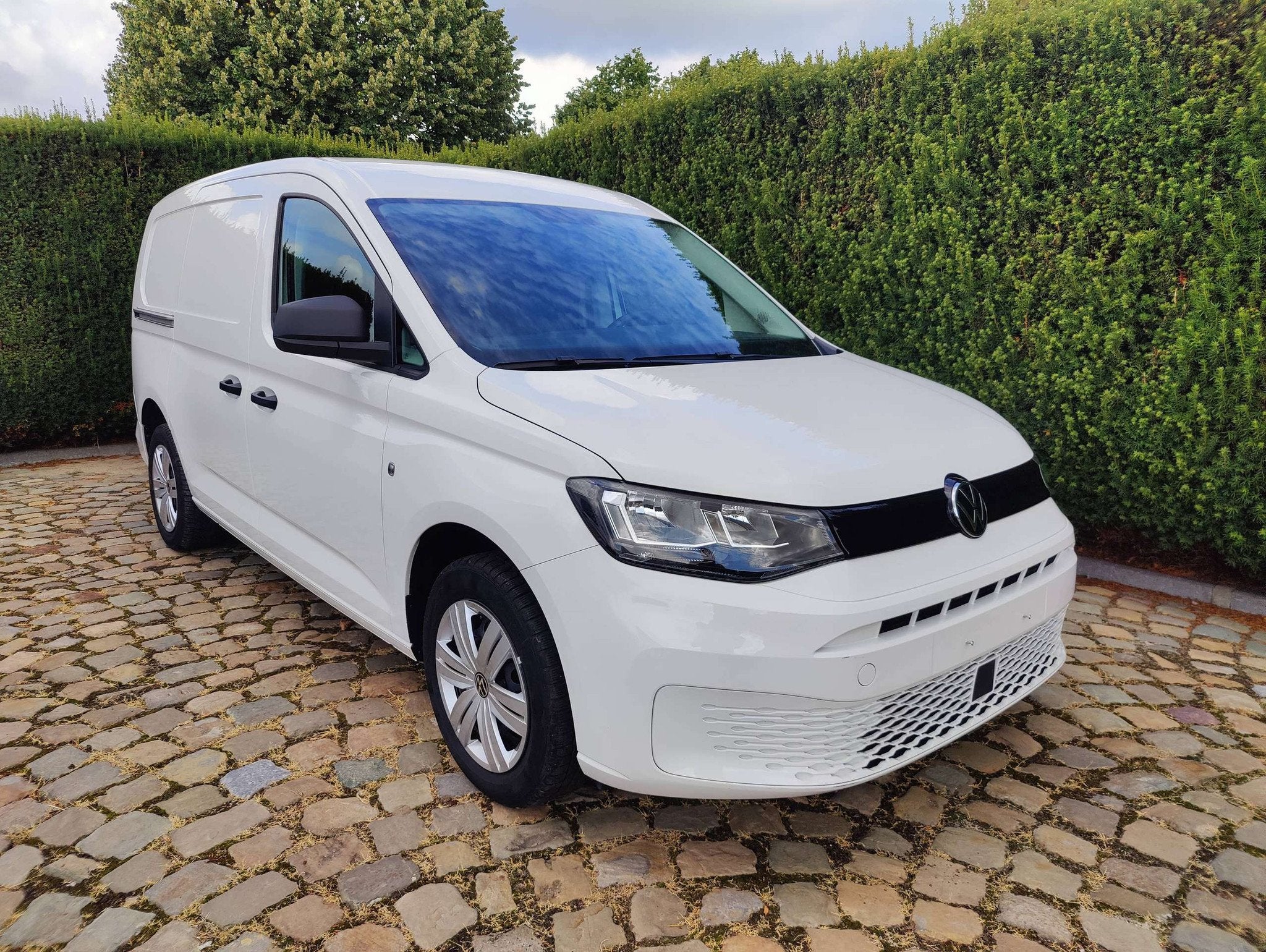 Volkswagen Caddy 1.5 TSI Maxi DSG (bj 2025), 4 cilinders, Volkswagen, Wit, 5 deurs