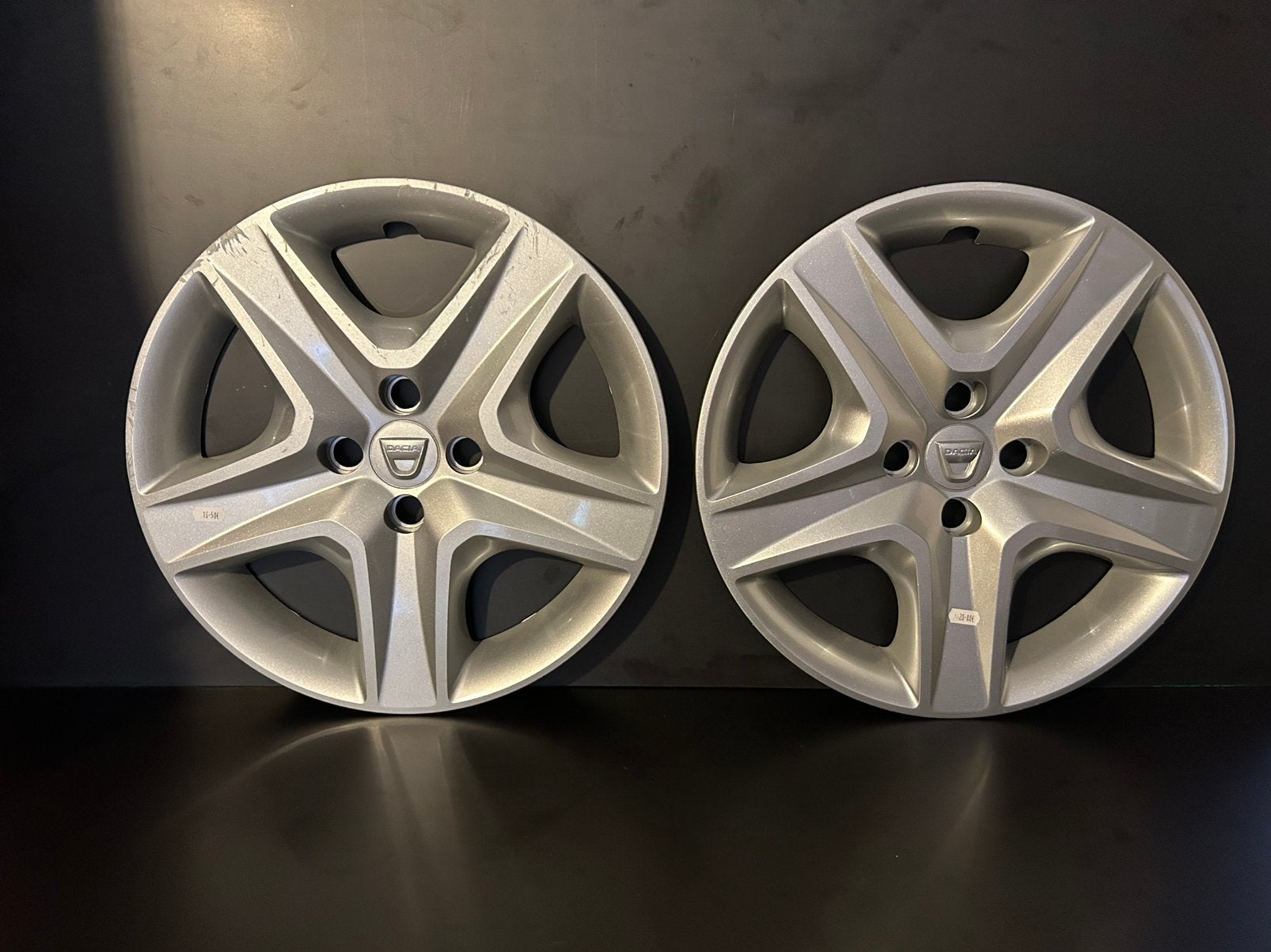 2 enjoliveurs d’origine dacia Sandero 16", Enlèvement ou Envoi, Comme neuf