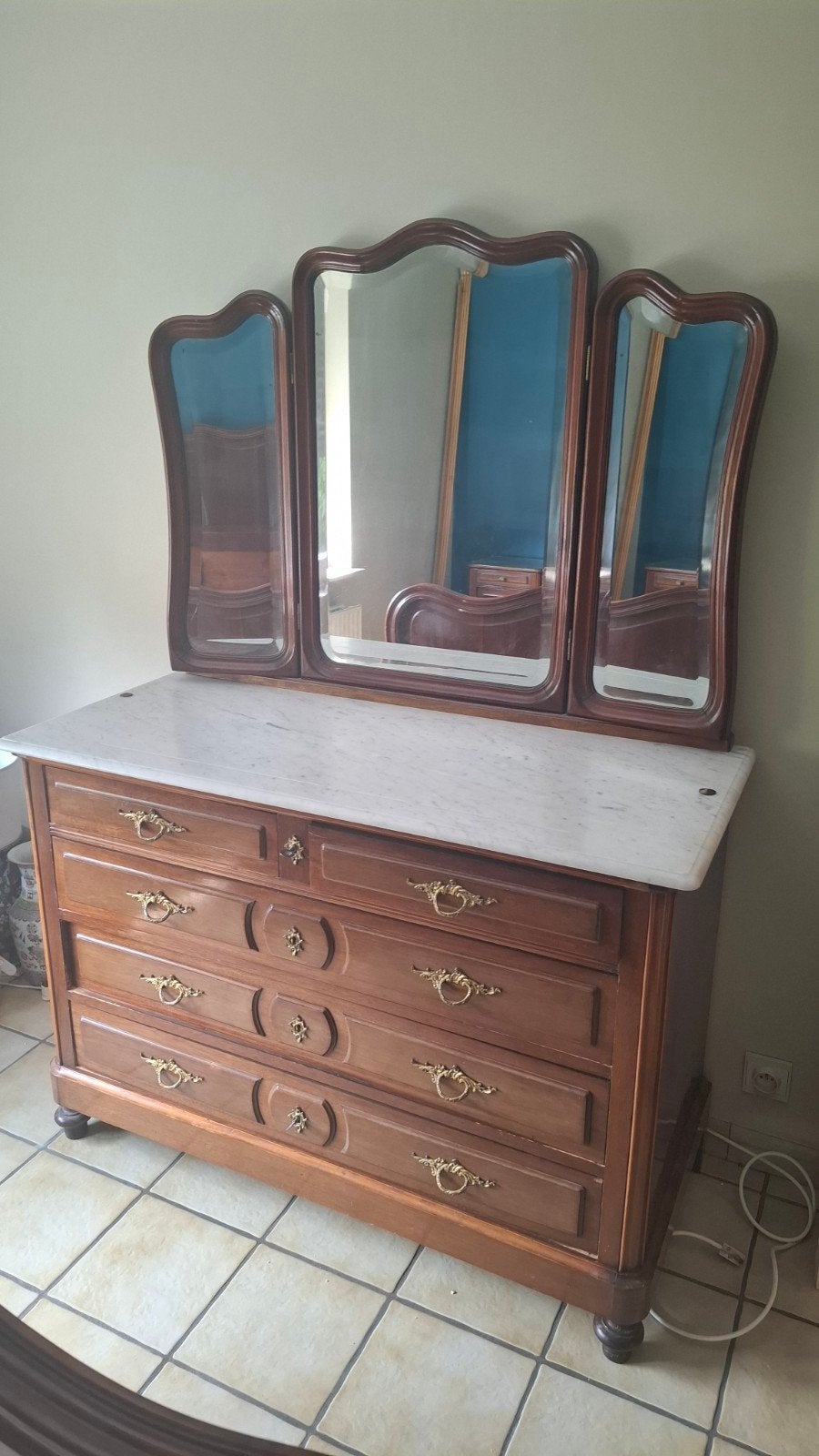 Commode en acajou ., Enlèvement