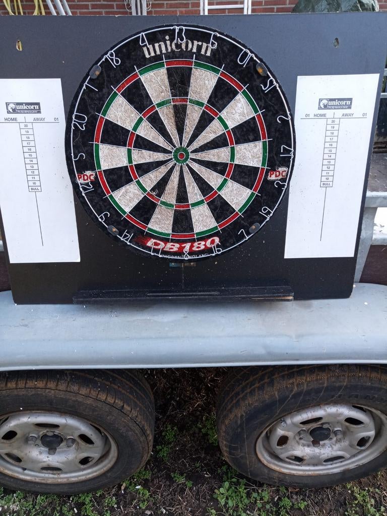 Unicorn Striker Dartbord, Sport en Fitness, Darts, Ophalen of Verzenden, Dartbord