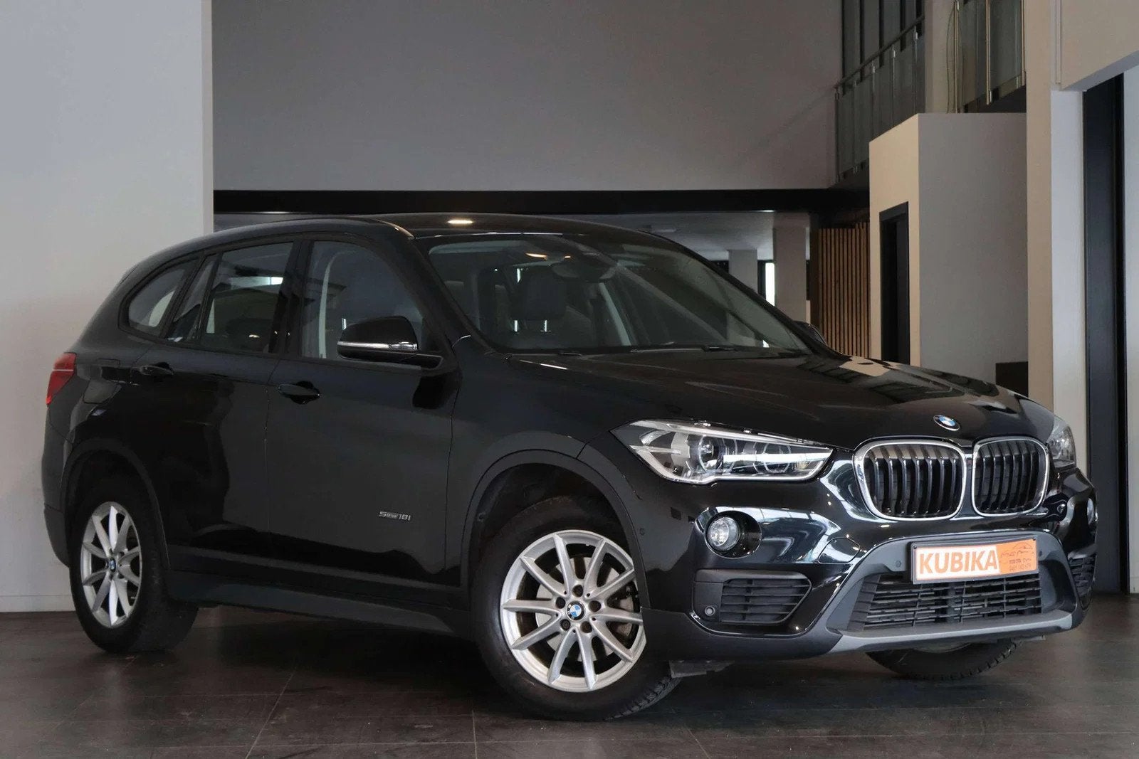 BMW X1 X1 1.5iA sDrive18 CruiseC Navi Leder Garantie*, Autos, Achat, Entreprise, Capteur de lumière, 1505 kg