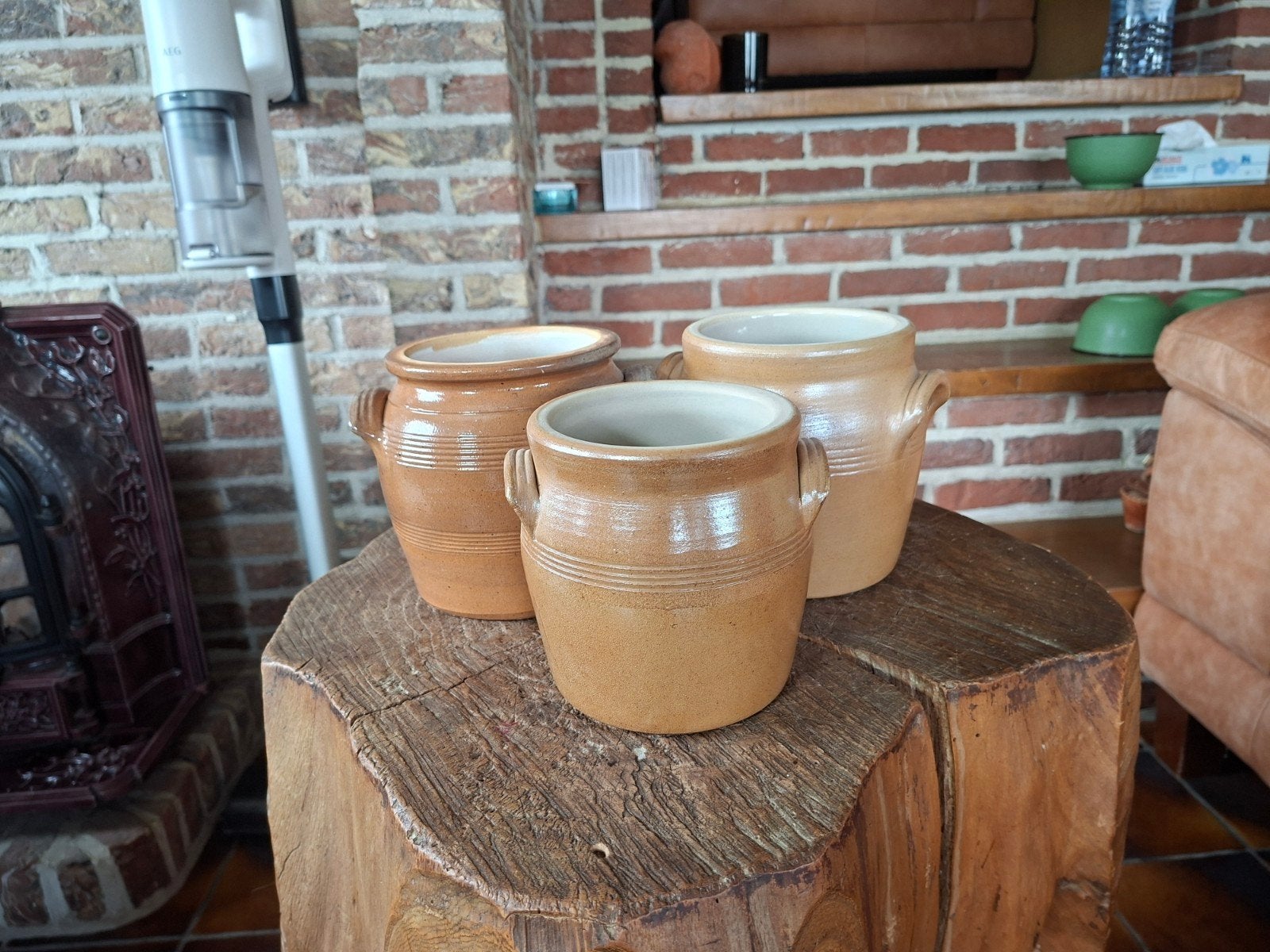 Oude set stenen potten, Ophalen