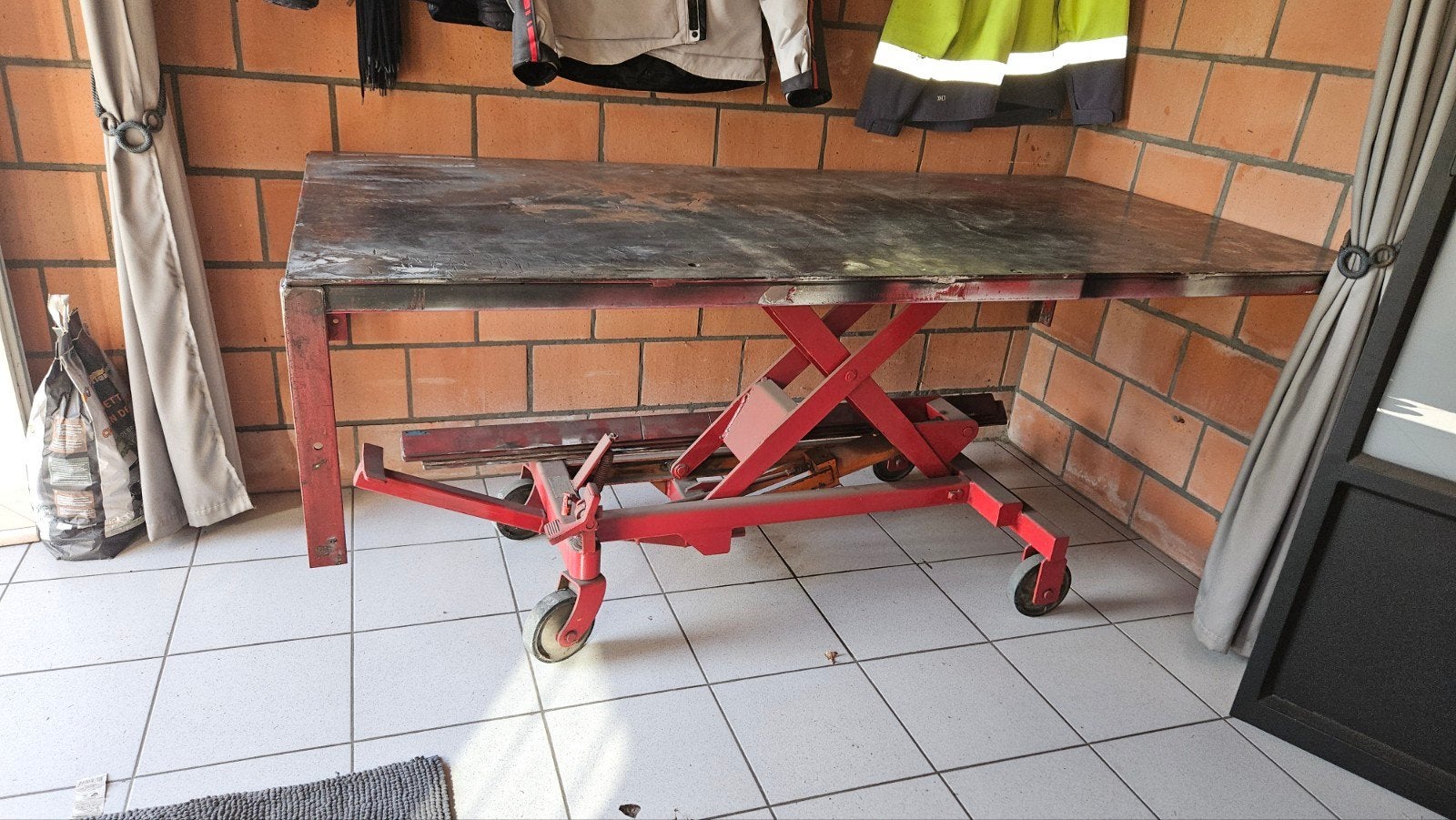 lastafel op wielen, Ophalen