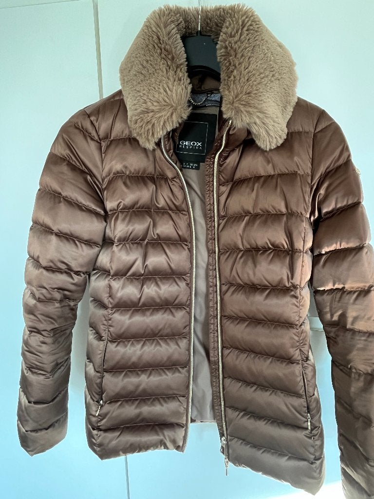 Stijlvolle donsjas Geox, Kleding | Dames, Jassen | Winter, Zo goed als nieuw, Maat 36 (S), Bruin, Ophalen