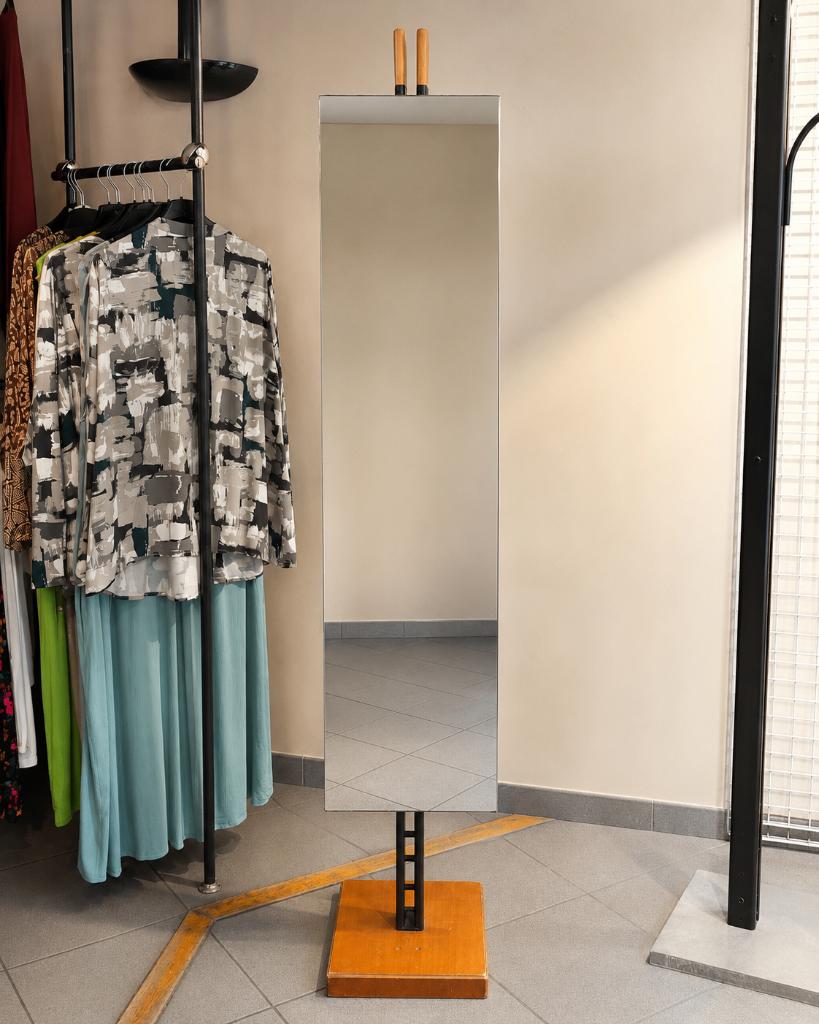 Miroir sur pied pour magasin / cabine d’essayage / Chambre, Comme neuf, 50 à 75 cm, Rectangulaire, 150 à 200 cm