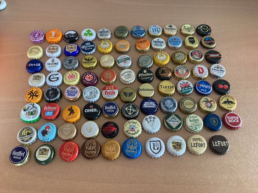 97 verschillende kroonkurken (niet alleen Belgische), Verzamelen, Ophalen of Verzenden, Gebruikt, Overige typen