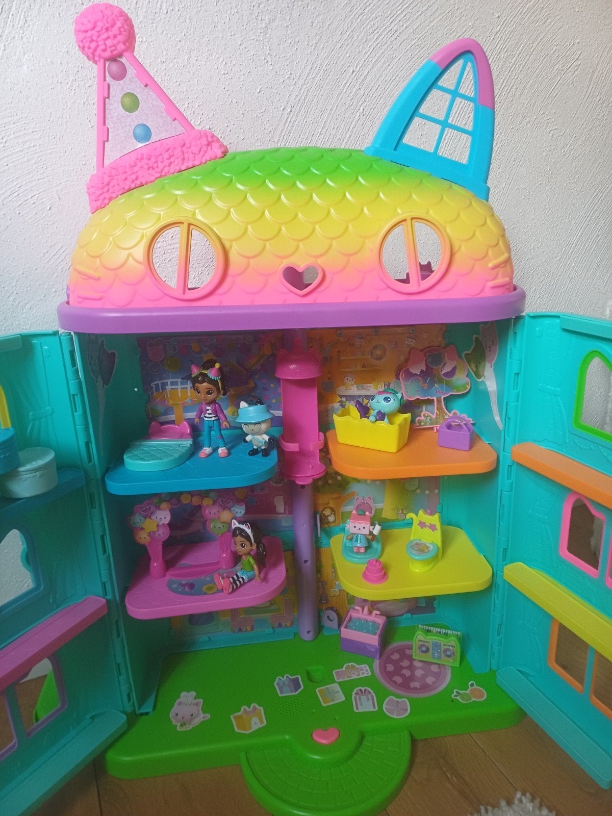 Gaby's dollhouse, Ophalen