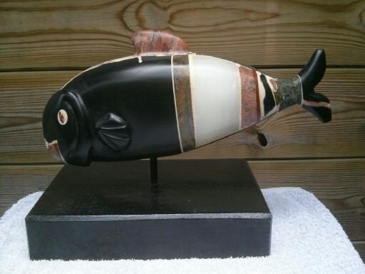 "KOIKARPER" - BEELD uit gemengde STEEN., Antiek en Kunst, Ophalen, 20 - 50 cm, Steen of Keramiek, Zeeleven