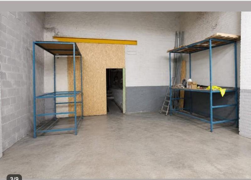 BOX DE STOCKAGE 300 m² a louer -