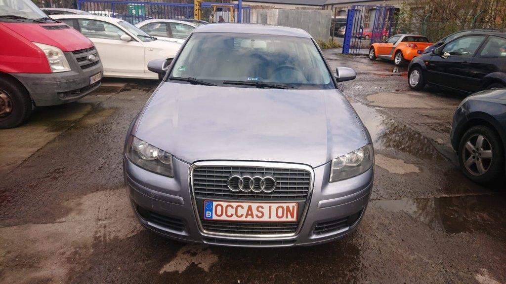 Audi a3 sportback 1600cc essence 170000km ja clim GARANTIE, Autos, Argent ou Gris, Achat, Entreprise, Noir