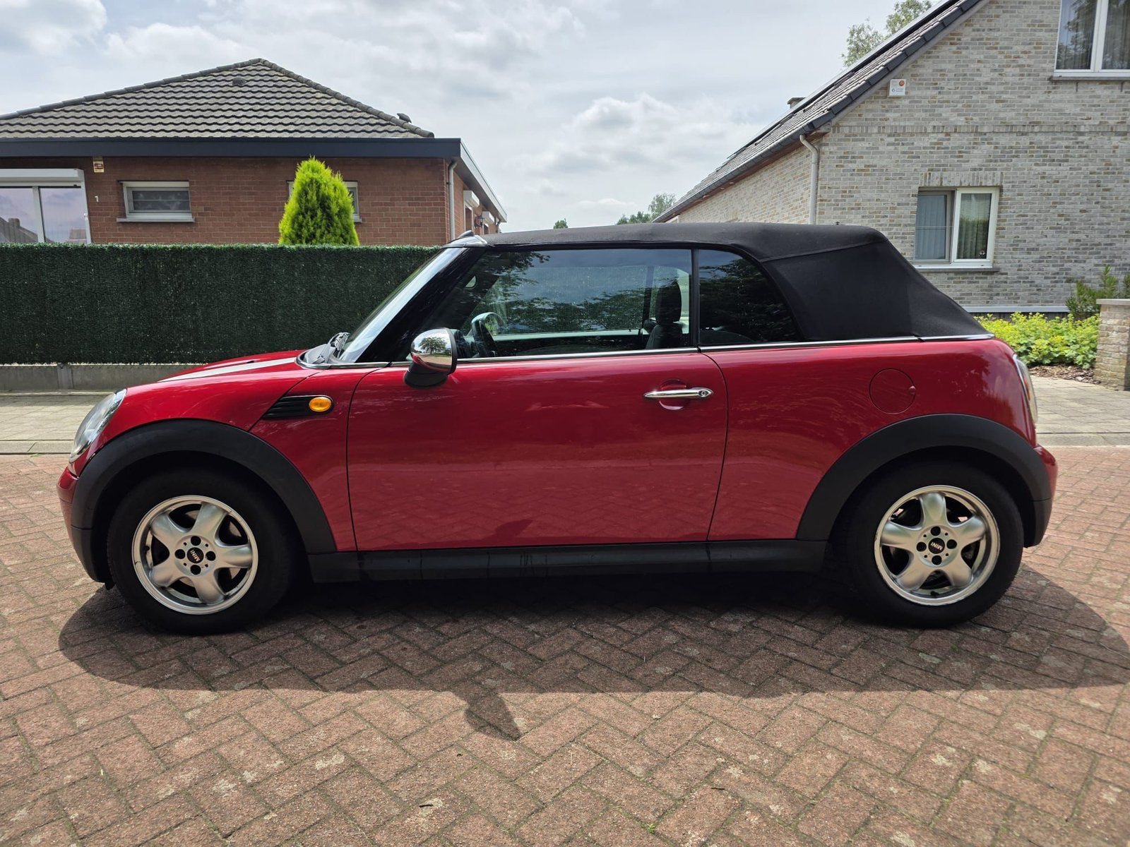 Mini cooper cabriolet 1.6 i 151000 km‼️FUMEE BLEU‼️ euro4, Autos, Mini, Rouge, Achat, Cabriolet, Boîte manuelle