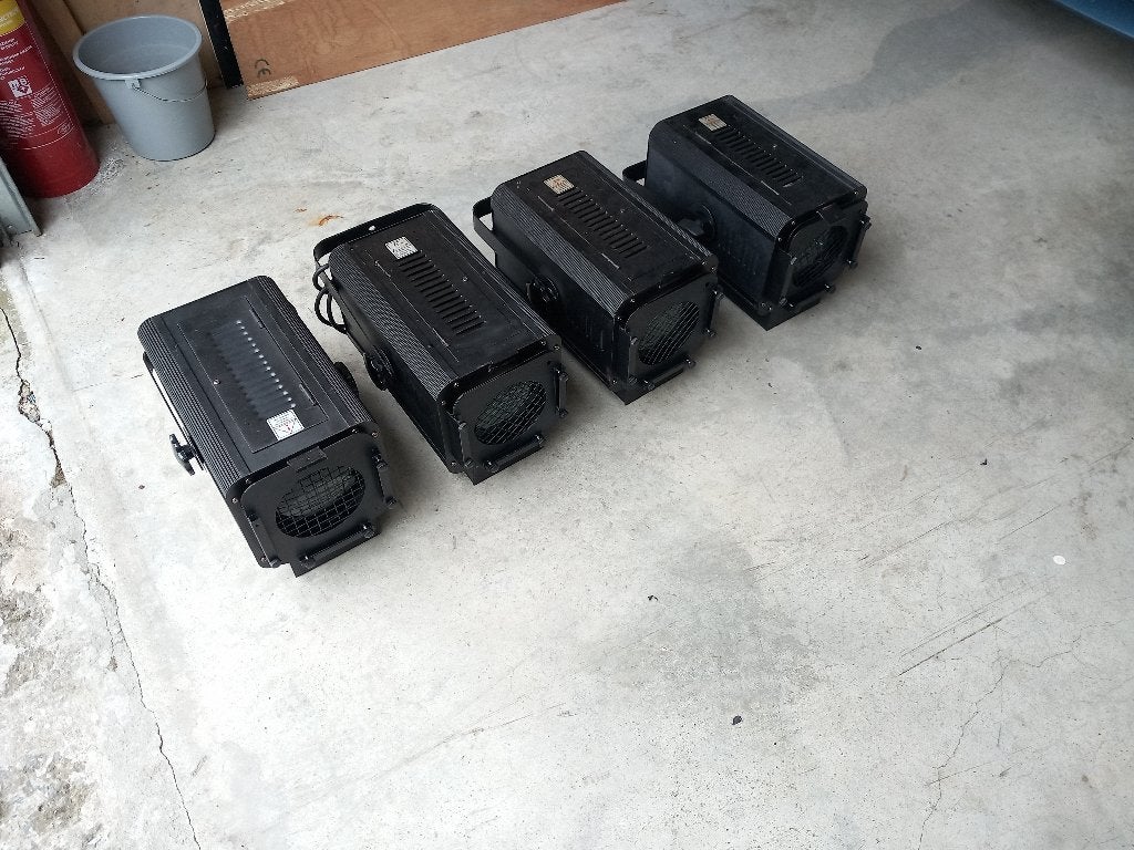 lot de 4 projecteurs de scène PC1000 ( plan convexe ), Ophalen, Gebruikt, Licht