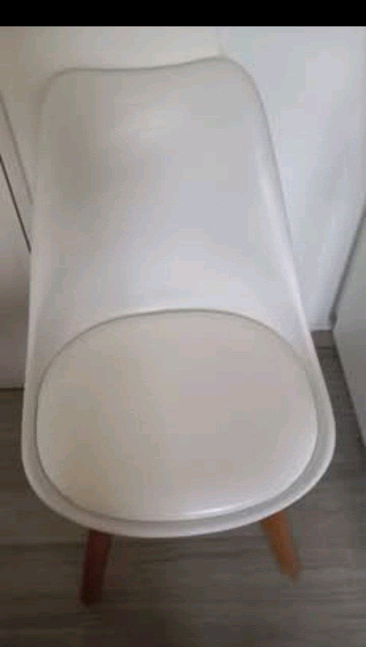 Witte stevige stoel, Huis en Inrichting, Stoelen, Ophalen of Verzenden