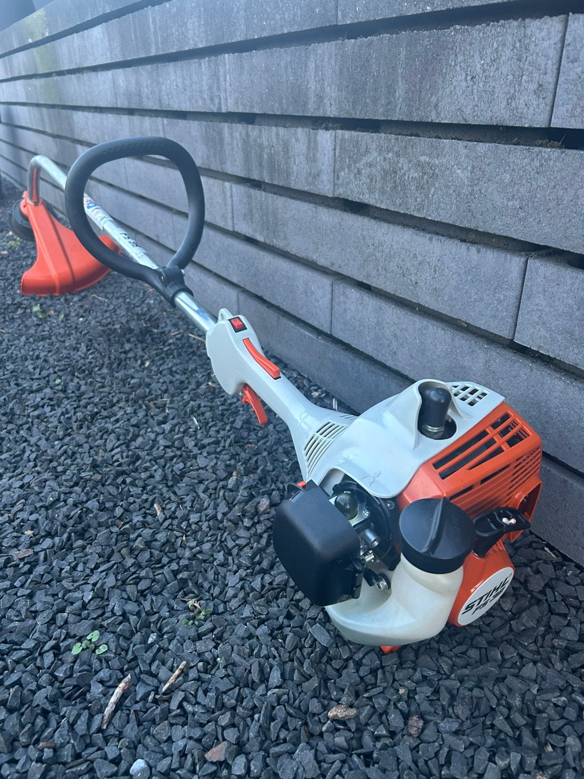 Stihl FS 38 tondeuse, Jardin & Terrasse, Enlèvement, Comme neuf, 10 à 30 cm, Essence