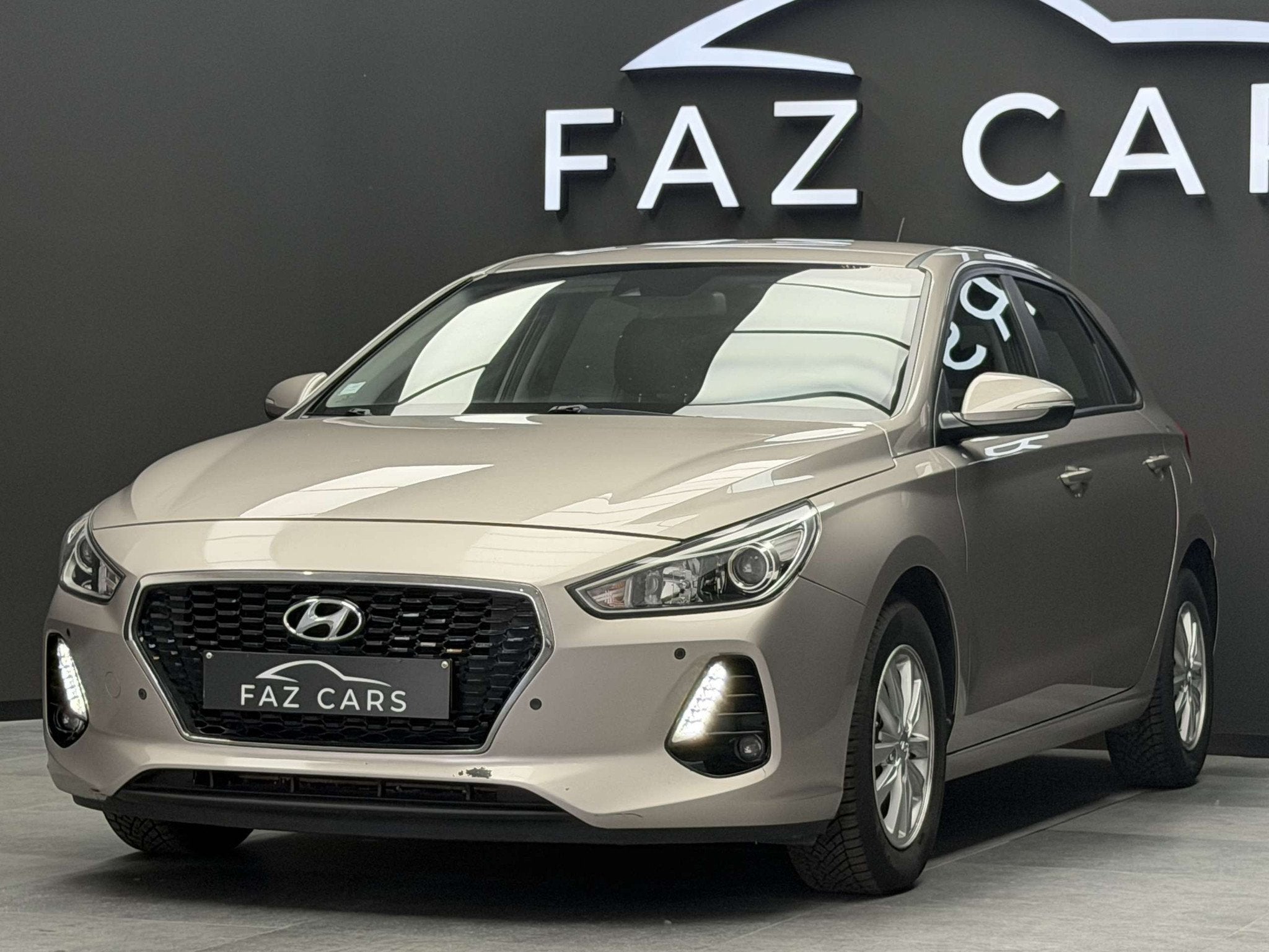Hyundai i30 1.4 T-GDi Twist DCT * 1ER PROP + REGU + GARANTIE, Auto's, Hyundai, Stof, Gebruikt, Beige, Bedrijf
