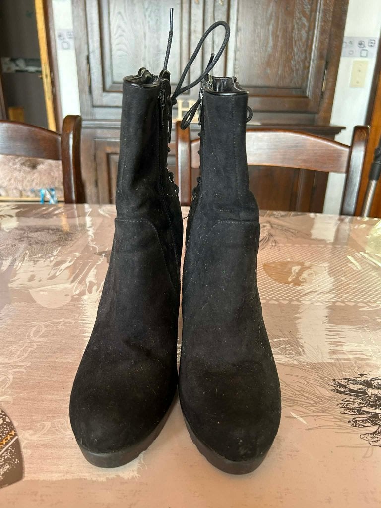 Bottes à talons noires, Vêtements | Femmes, Chaussures, Comme neuf, Boots et Botinnes, Noir, Enlèvement