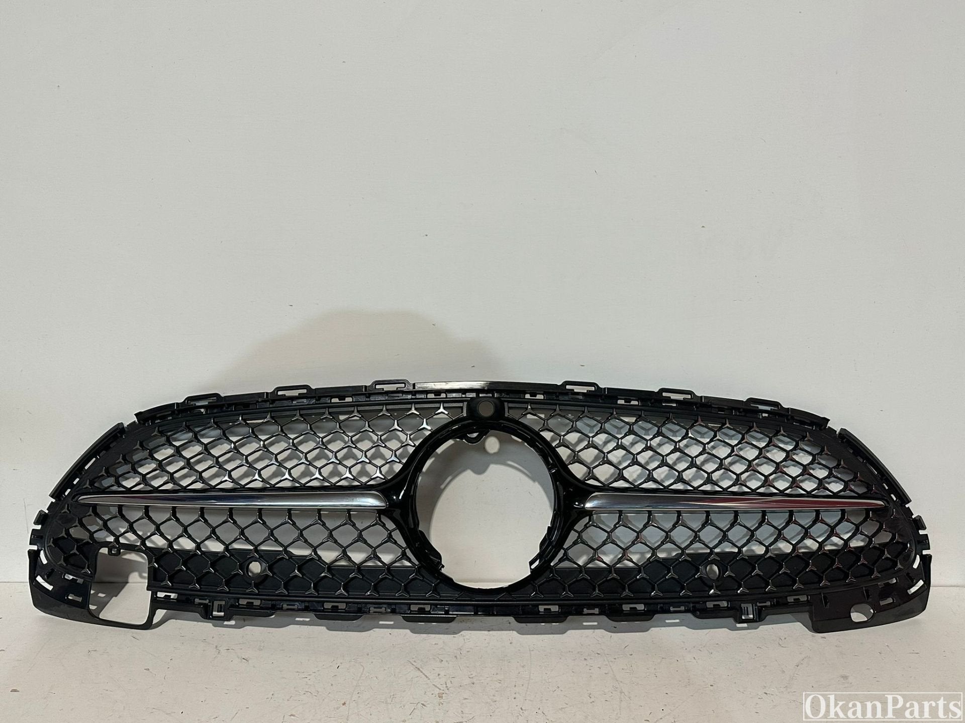 Calandre diamant Mercedes-Benz Classe C W206 AMG A2068882100, Utilisé, Avant