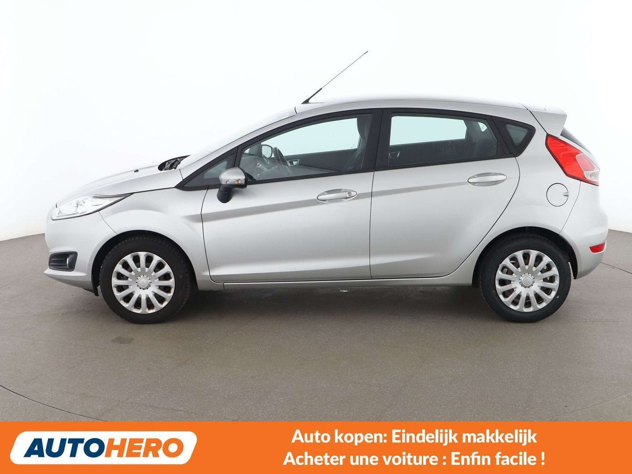 Ford Fiesta 1.0 Celebration (bj 2016), Voorwielaandrijving, Stof, Gebruikt, Zwart