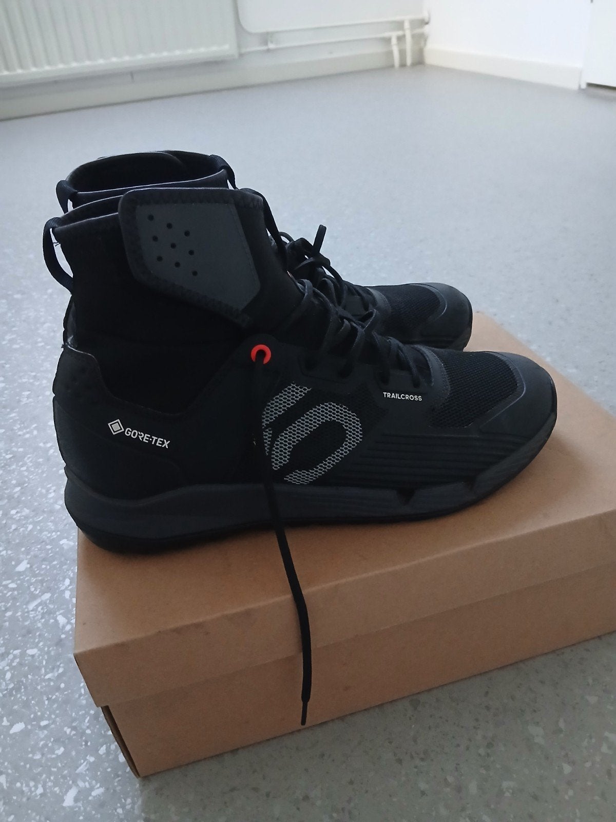 Schoenen adidas5 maat 43, Fietsen en Brommers, Ophalen of Verzenden, Schoenen