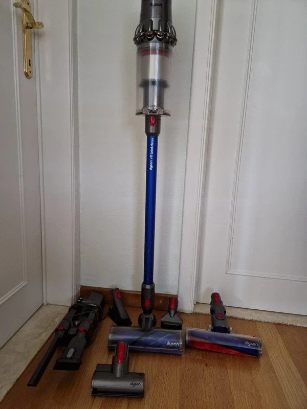 Dyson V11 Total Clean met LCD-scherm, Ophalen of Verzenden, Zo goed als nieuw, Dyson, Minder dan 1200 watt