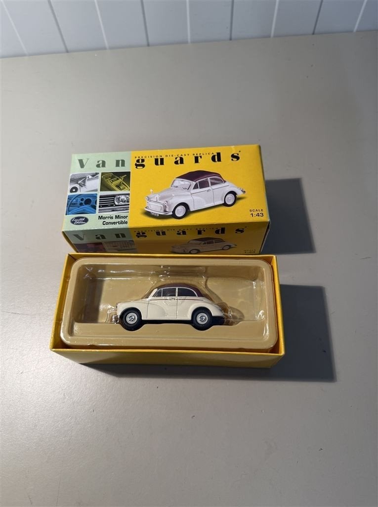 Model auto - Vanguards Corgi 1:43 Morris Minor 1000 Converti, Hobby en Vrije tijd, Modelauto's | 1:43, Zo goed als nieuw, Auto