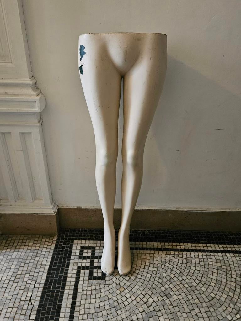 Paspop etalagepop - vrouwelijke benen, Enlèvement