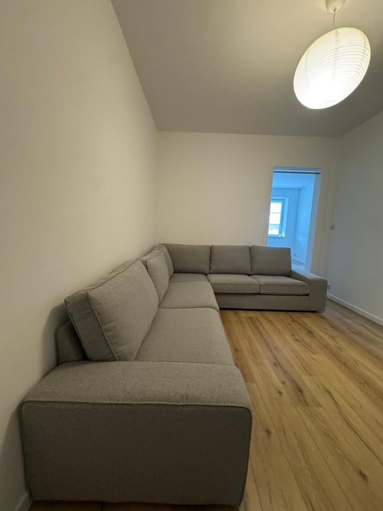 Canapé neuf. Une valeur de 1200€, Immo, Appartementen en Studio's te huur, Brussel