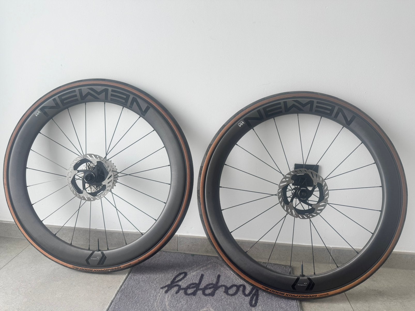 Newmen Streem A49/A54 Carbon Wielset + Continental GP5000, Fietsen en Brommers, Ophalen, Zo goed als nieuw, Stuur, Carbon
