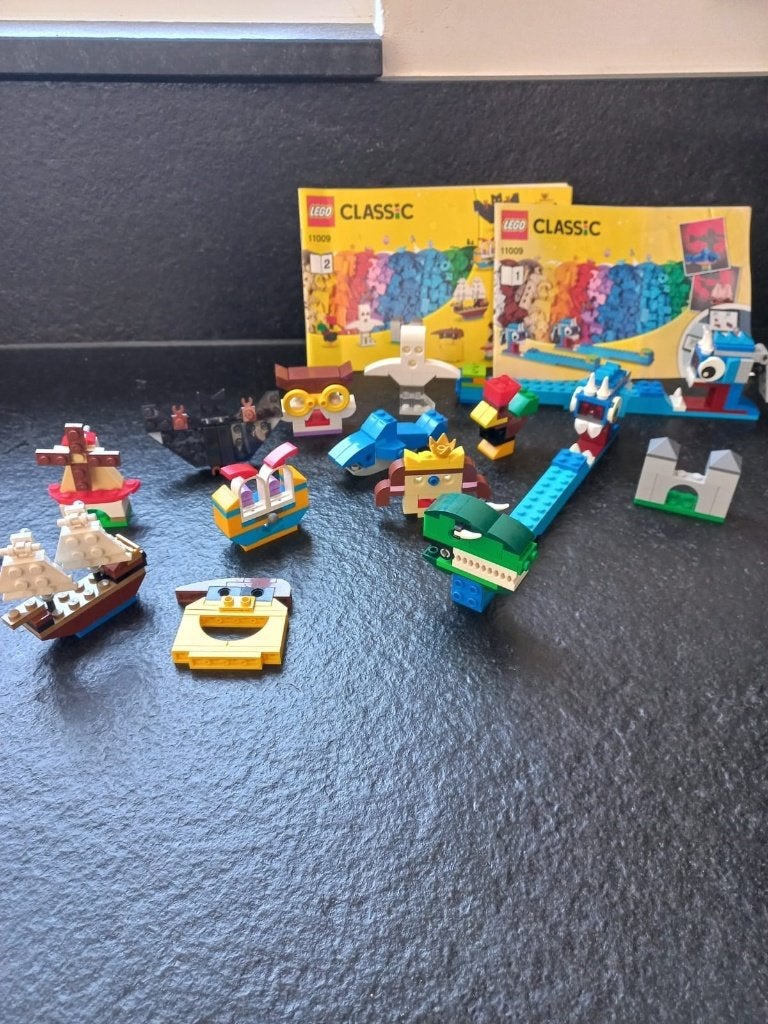 LEGO Classic 11009 – Briques et lumières, Enlèvement ou Envoi, Lego, Ensemble complet, Comme neuf
