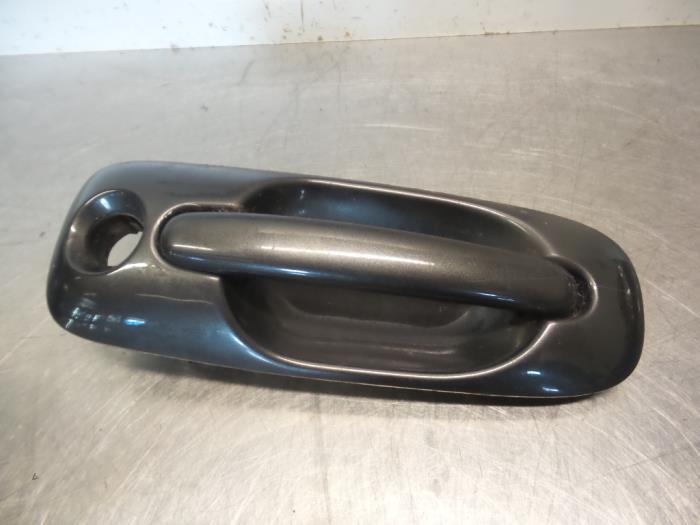 Poignée portière 4portes avant gauche d'un Chrysler Voyage, Autos : Pièces & Accessoires, Carrosserie & Tôlerie, Chrysler, Utilisé